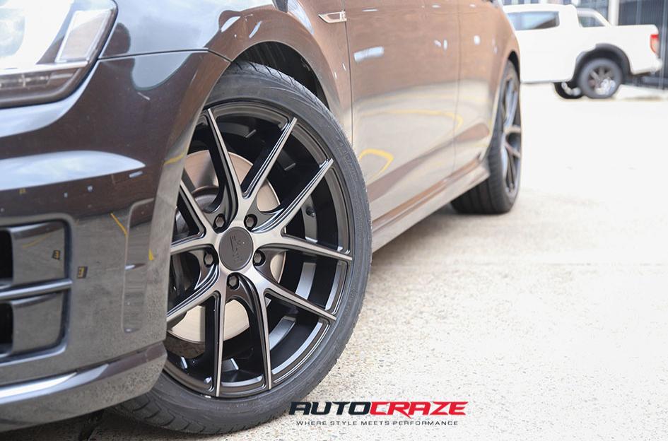 VOLKSWAGEN-GOLF-TARGA-SILVER-MACHINED-FACE